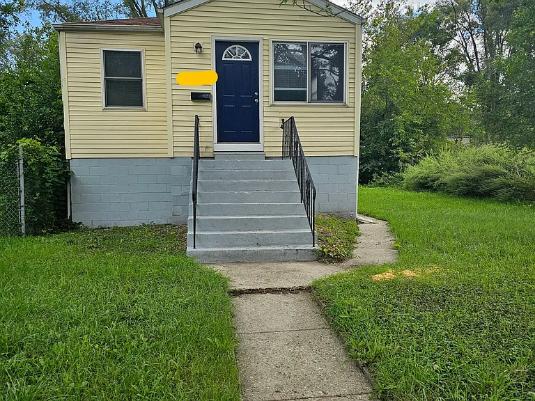 2645 Lincoln St — Photo 1