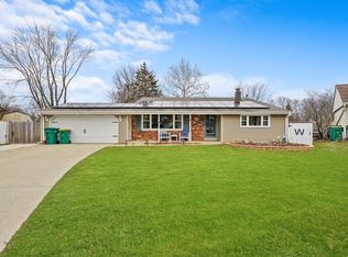 3 Forestway Ct, Buffalo Grove, IL 60089