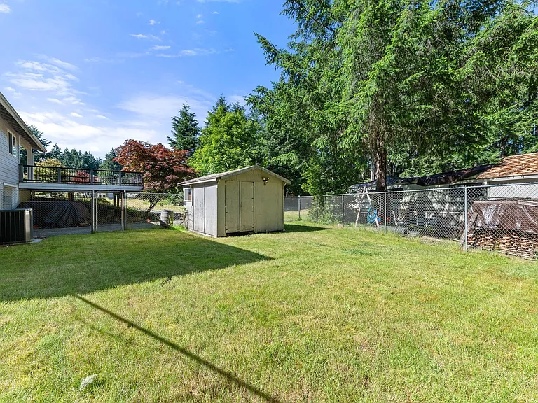11322 Skagit Dr SE — Photo 33