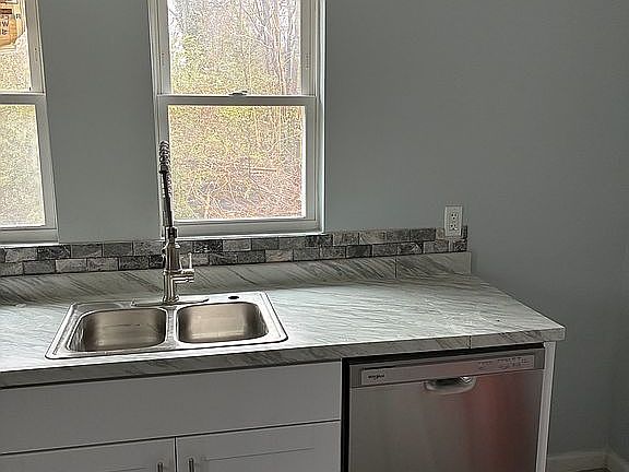 3rd image of 614 Chatham Ave