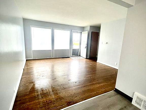 3rd image of 4434 Huron Cir