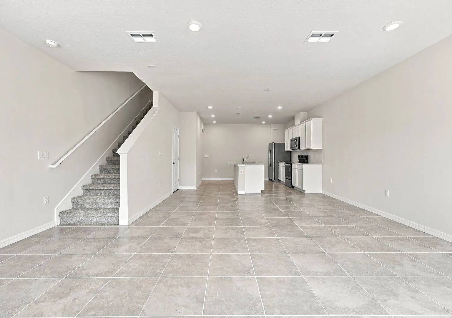 New Construction 3 beds 2.5 baths townhouse for rent in Hamlin Winter Garden — Photo 2