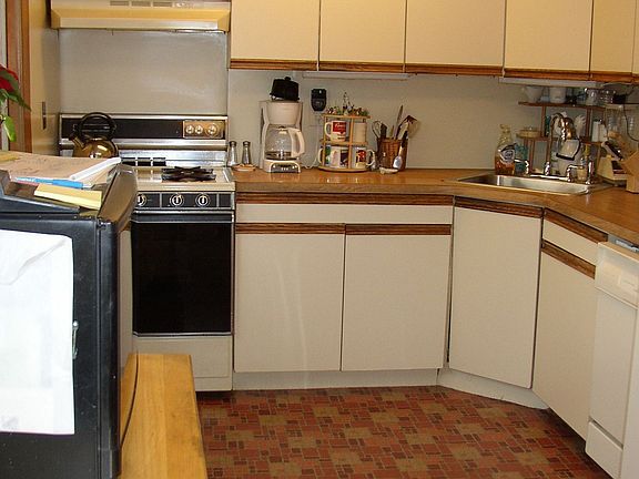 Eat-in-Kitchen