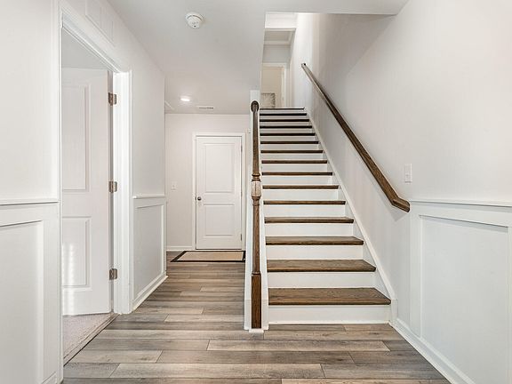 3rd image of 138 Daisy Meadow Ln