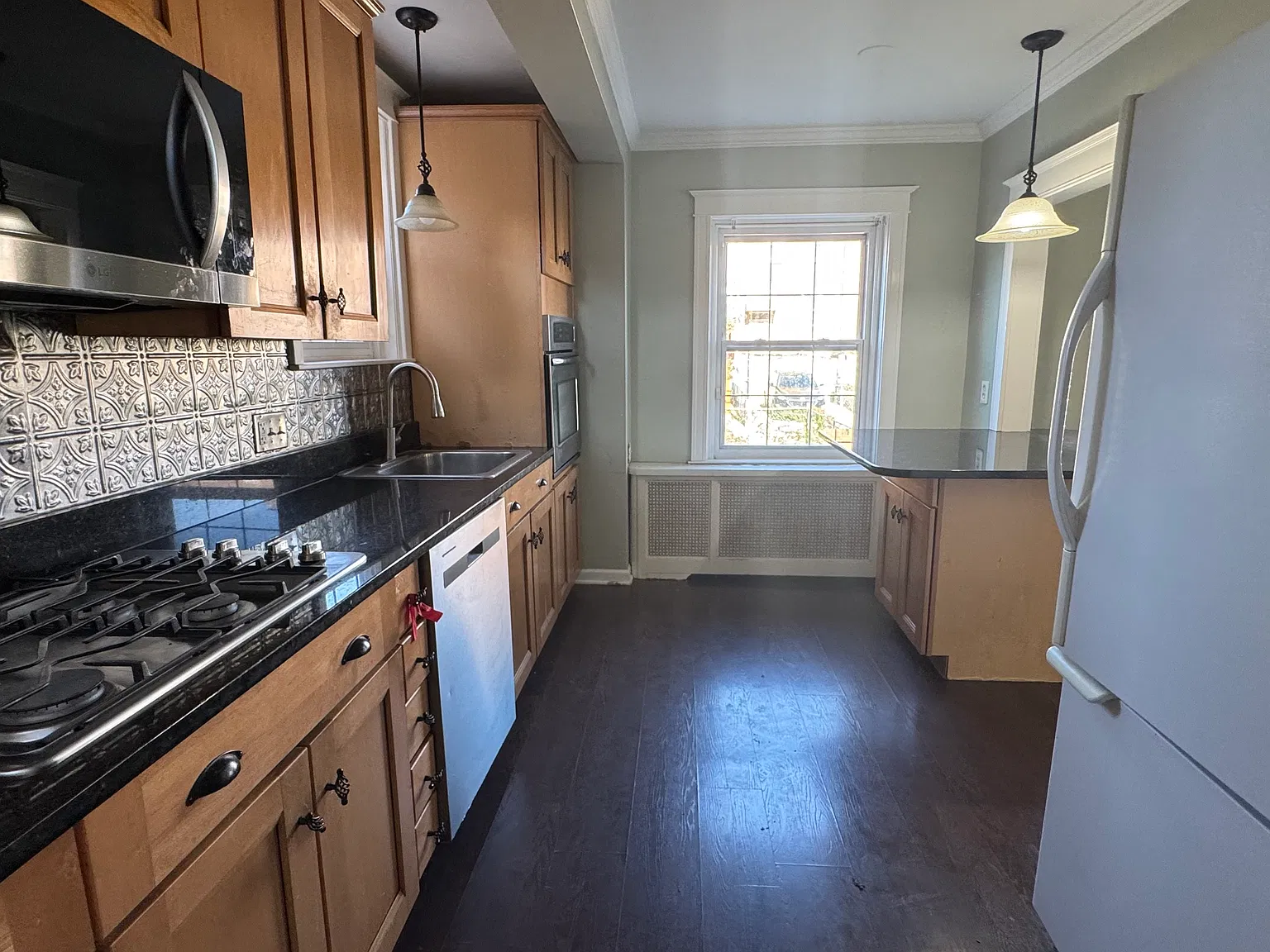 3 bed, 1400 sqft, $2,100 — Photo 4