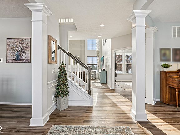 5th image of 6055 Catlin Ln