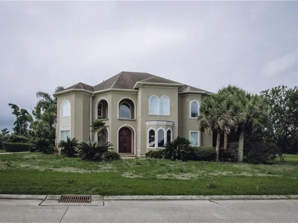 4 Island Club Dr, New Orleans, LA 70131