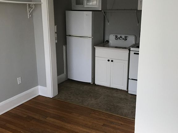3rd image of 610 E North St APT 10
