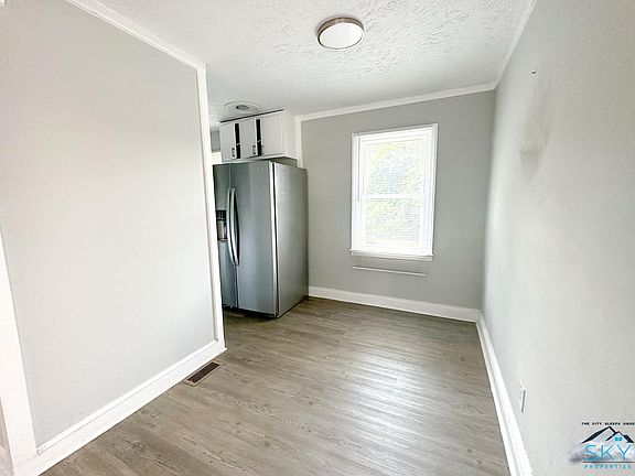 2nd image of 217 Courtney St
