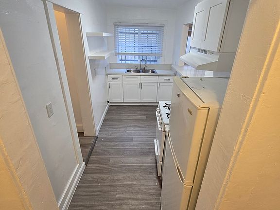 3rd image of 1827 W Sunset Blvd #8