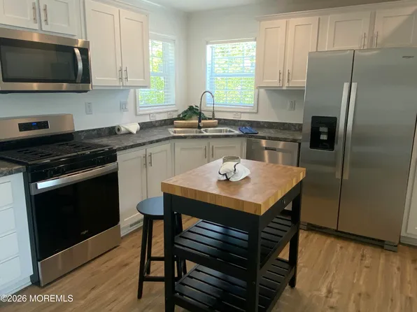 18 Maple Tree Court, Manahawkin, NJ 08050