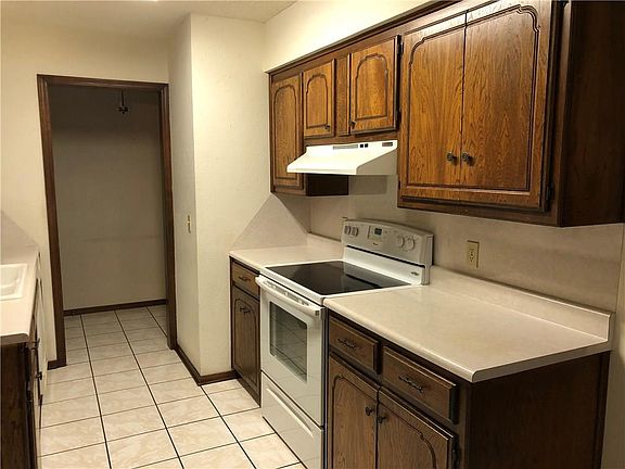 4th image of 9913 S McKinley Ave