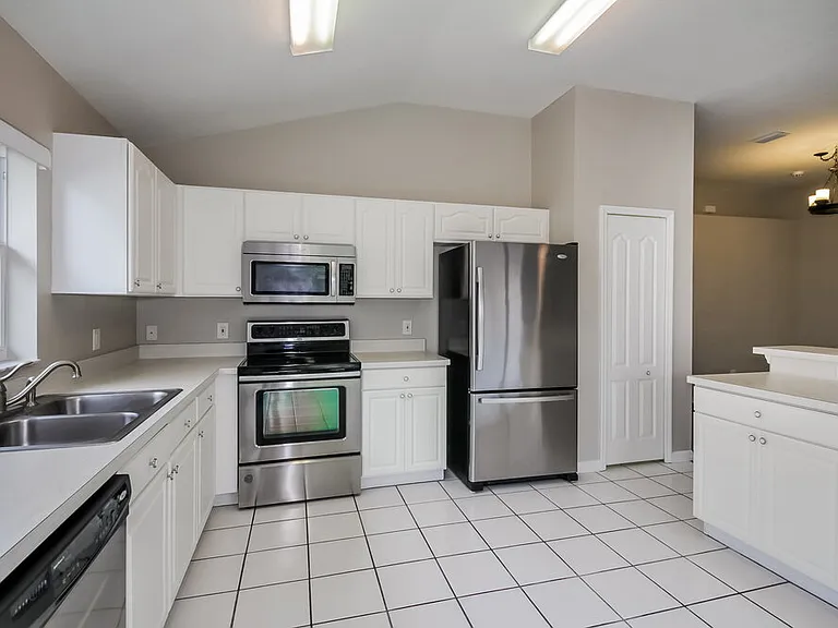 9801 Laurel Ledge Dr — Photo 5