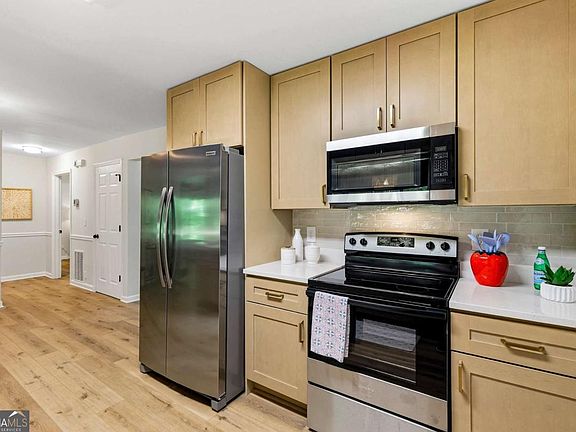 5th image of 4661 Spring Ridge Dr