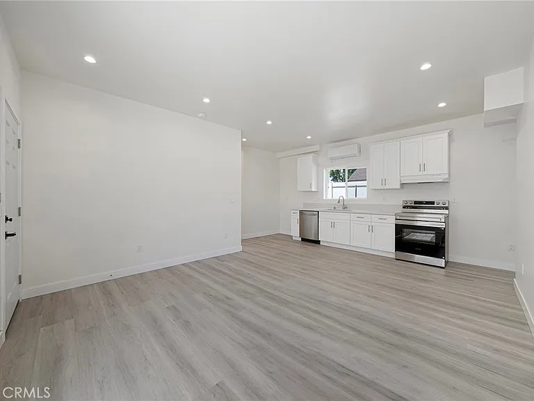 2423 S Myrtle Ave — Photo 21