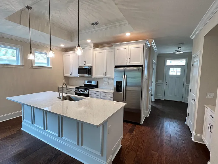 843 Avery Park Dr — Photo 3