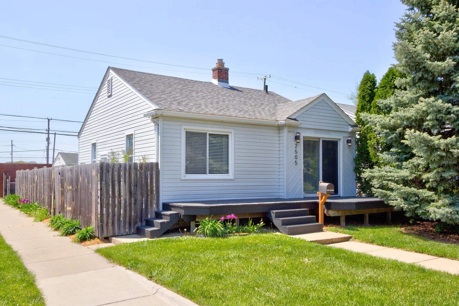 2505 McDowell St photo 1