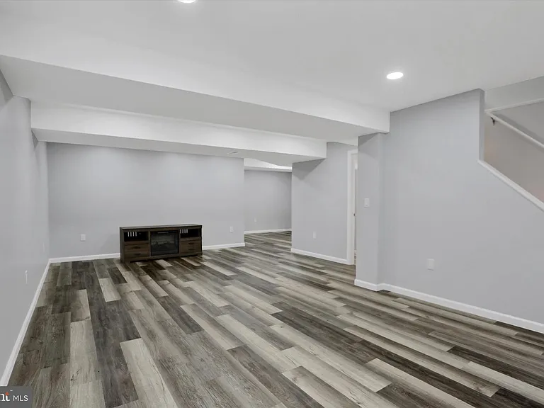 28 Long Bend Dr — Photo 31
