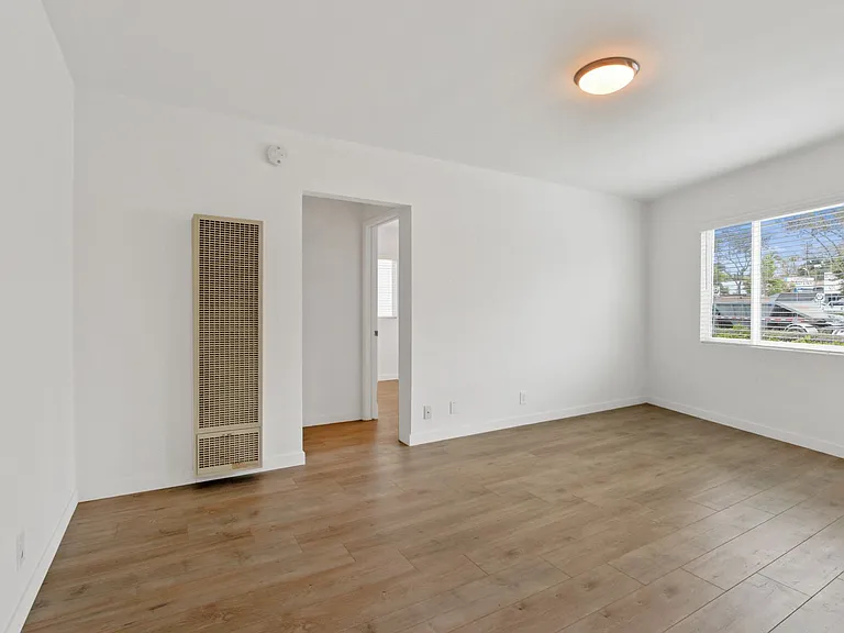 10900 Santa Monica Blvd, prime Westwood! — Photo 10