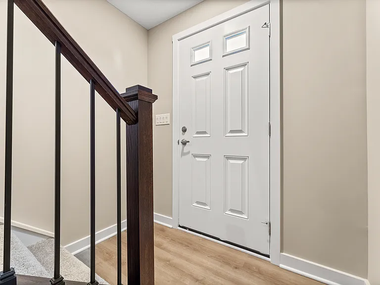 705 Ravenshire Ct — Photo 2