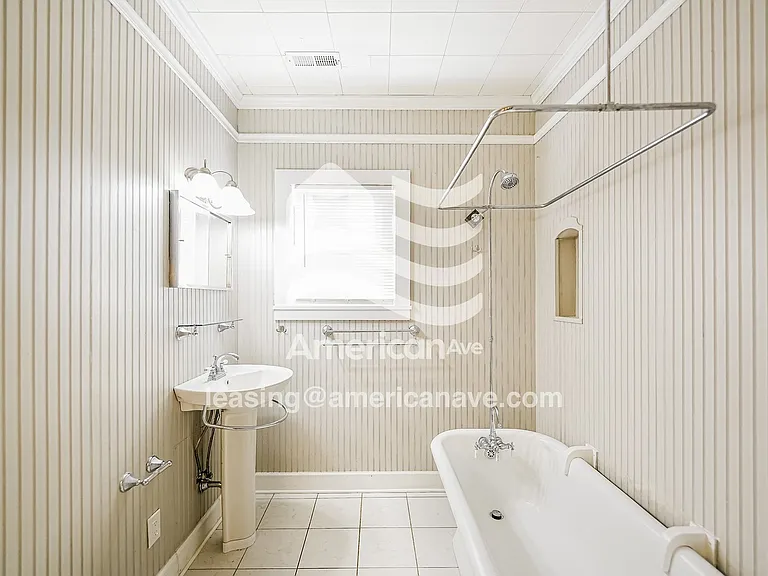 1537525_013_bathroom_14.jpg