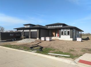 1500 Parkland Dr, Ely, IA 52227