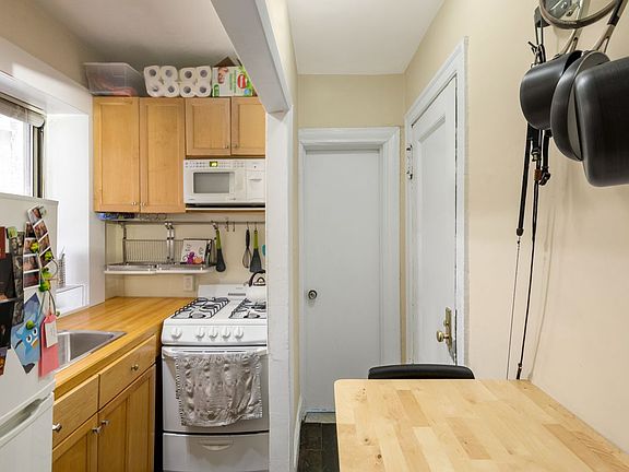 4th image of 106 Bedford St APT 1C