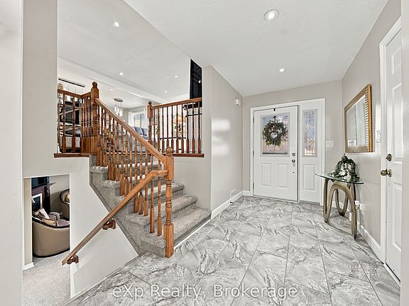 5th image of 10 Christopher Ct