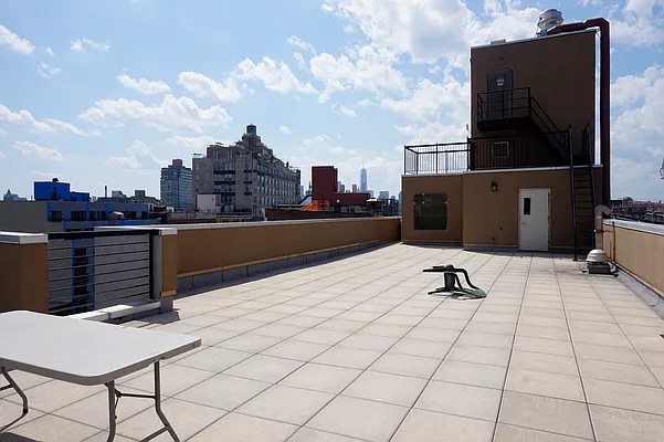 Rented by EXR | media 37