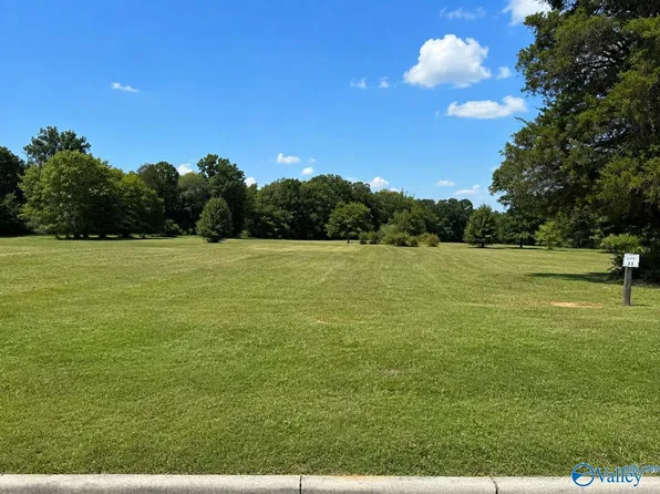 3753 S Woodtrail Rd, Decatur, AL 35603
