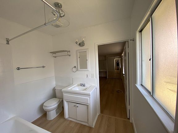 4th image of 1008 Portola Ave