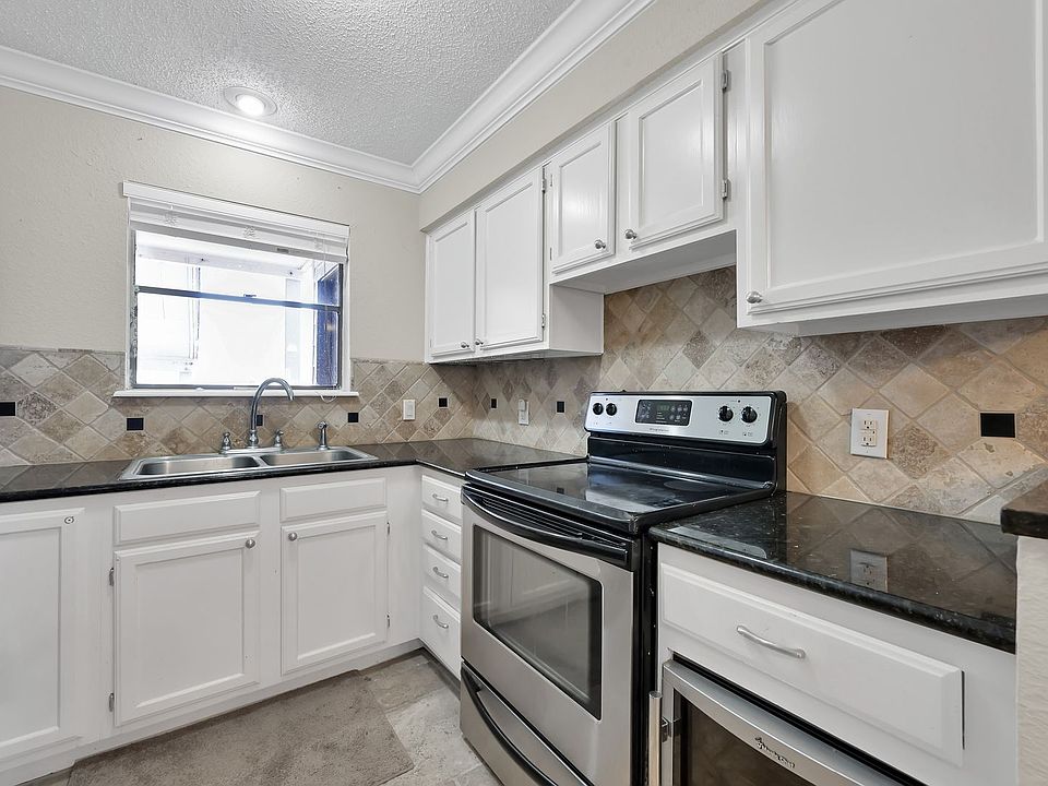 2nd image of 201B Lakeview Ter