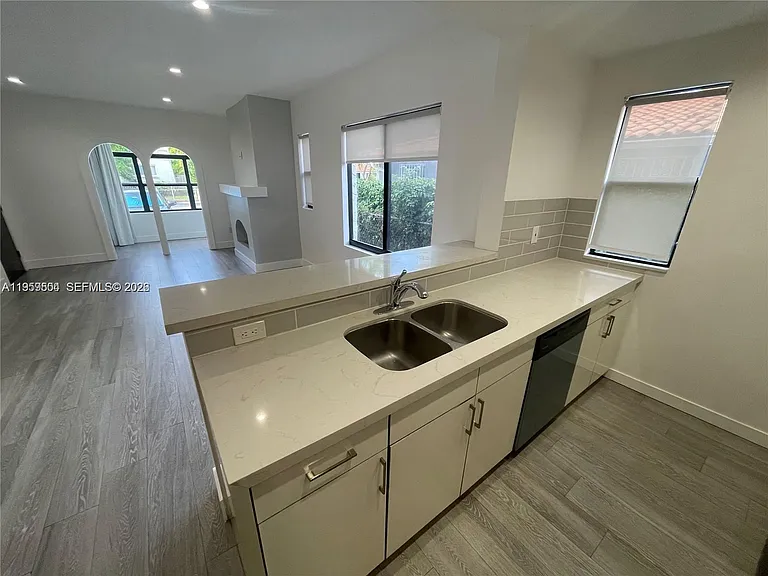 1637 SW 10th St #2 — Photo 3