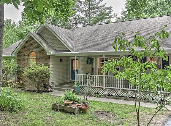 3rd image of 2741 Miller Ln