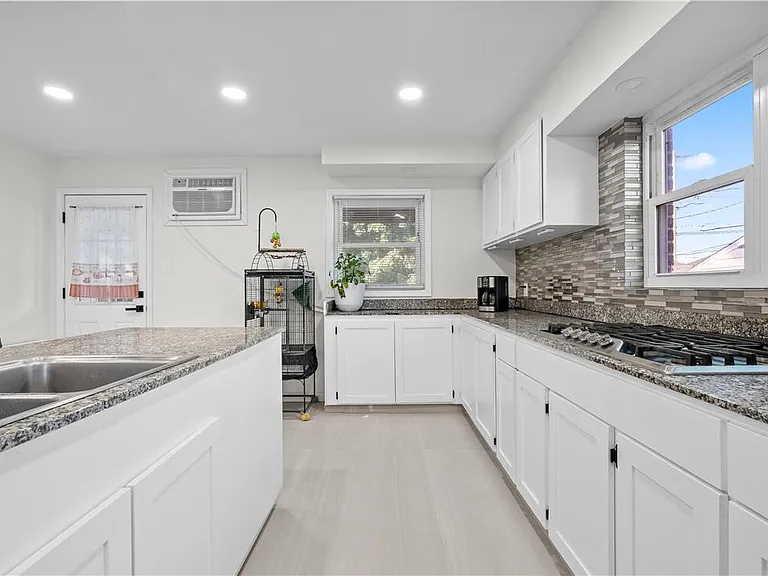 726 Seneca St #1 — Photo 25