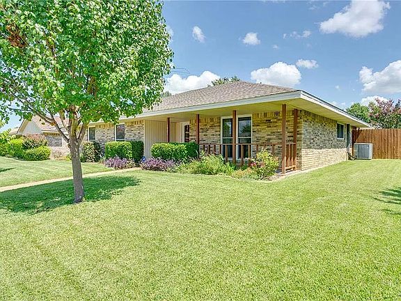 Great front yard with plenty of room.