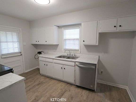 2nd image of 1648 Ivy Rd