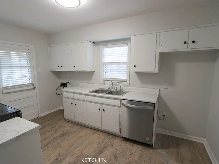 1648 Ivy Rd — Photo 2
