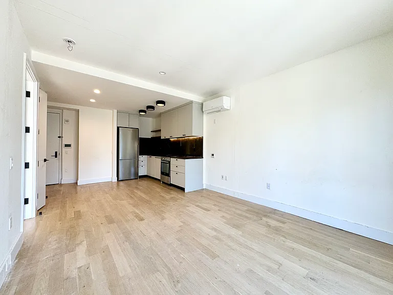 260 Gold St #1310 — Photo 5