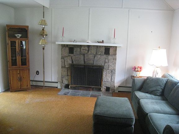 2nd image of 910 Oak Ave