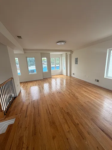581 W Caswell Ave #2 Photo 1