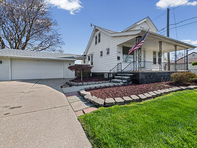 922 Mayflower Ave — Photo 7