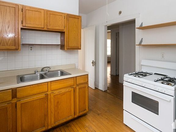 4th image of 5045 N Damen Ave
