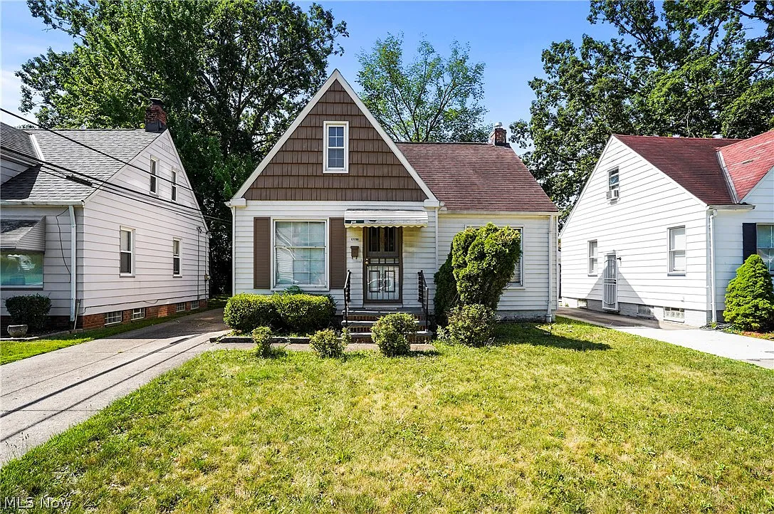 17798 Waterbury Ave photo 1