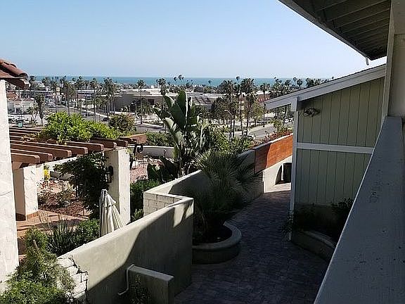 4th image of 1990 Vista Del Mar Dr