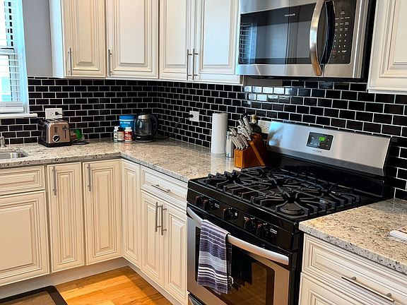 4th image of 8224 N Knox Ave #2