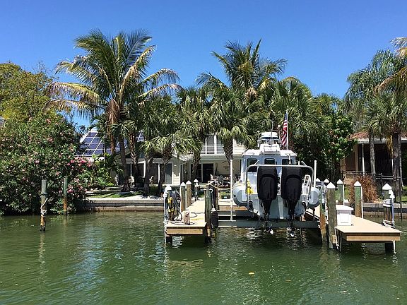 2nd image of 528 Siesta Dr