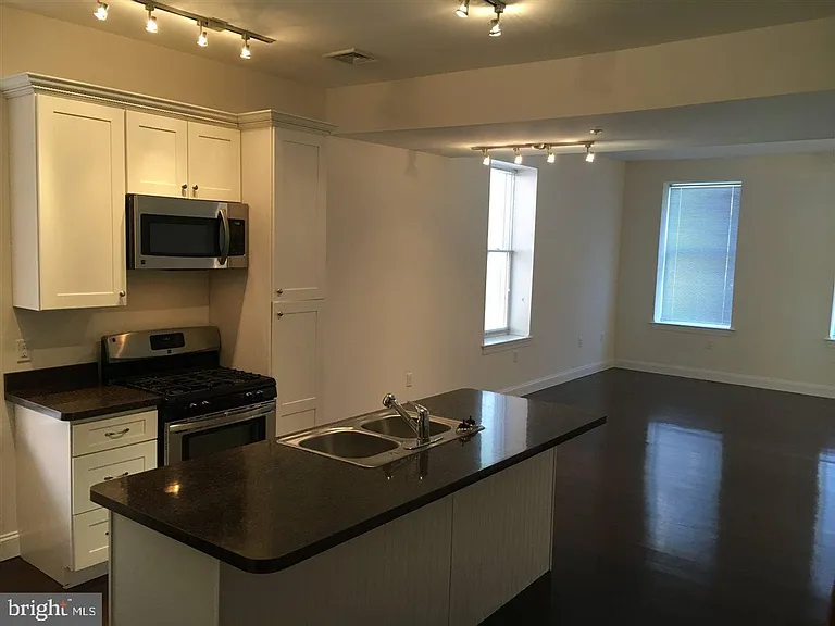 22 N George St — Photo 2