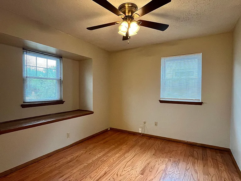 324 W Michael Dr — Photo 8