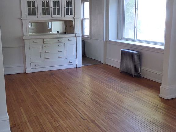 2nd image of 1431 Oliver Ave N